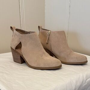 *sold* Toms Women's Beige Ankle Booties